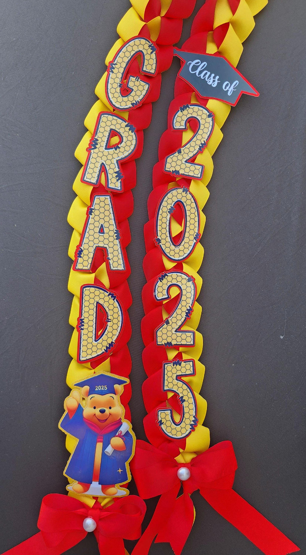 Pooh Bear Graduation Ribbon Lei: Custom Class of 2026 Gift