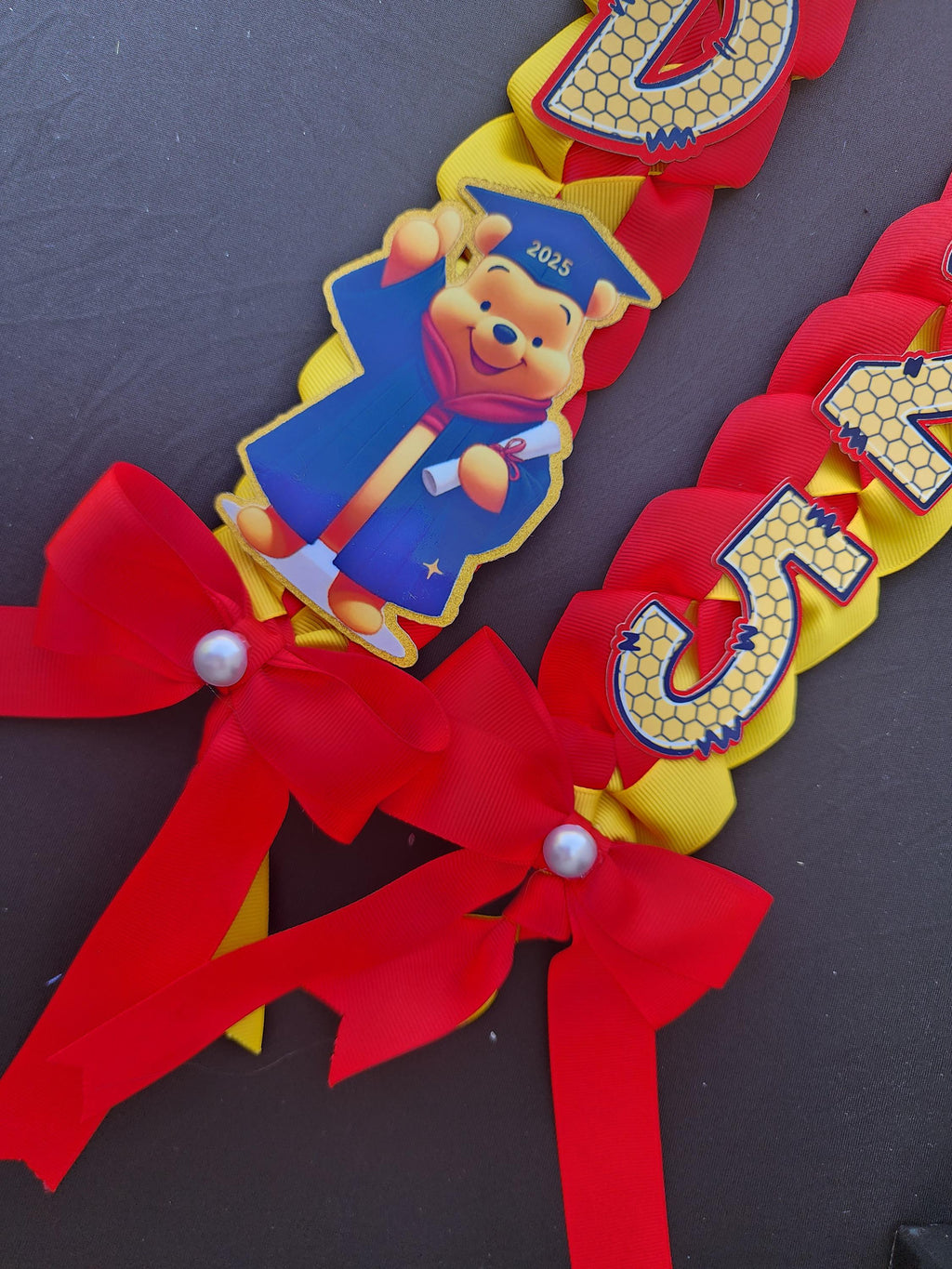 Pooh Bear Graduation Ribbon Lei: Custom Class of 2026 Gift