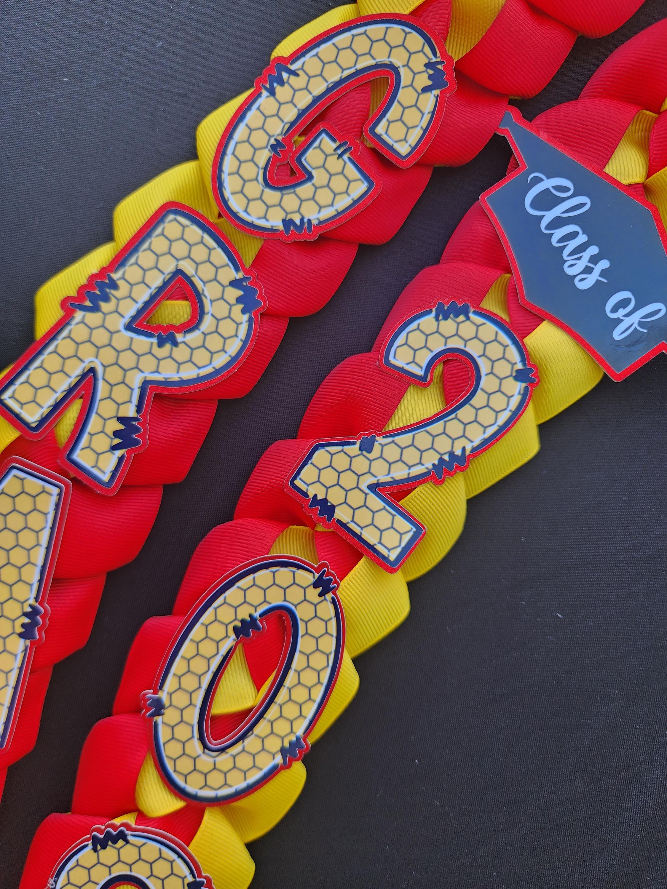 Pooh Bear Graduation Ribbon Lei: Custom Class of 2026 Gift
