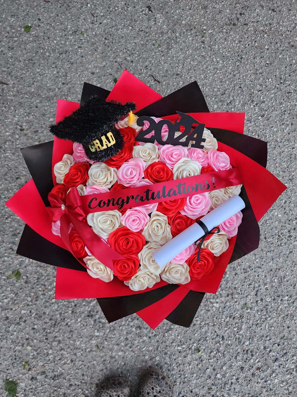 graduation bouquet of handmade eternal roses, rosas eternas, forever roses, birthday flowers