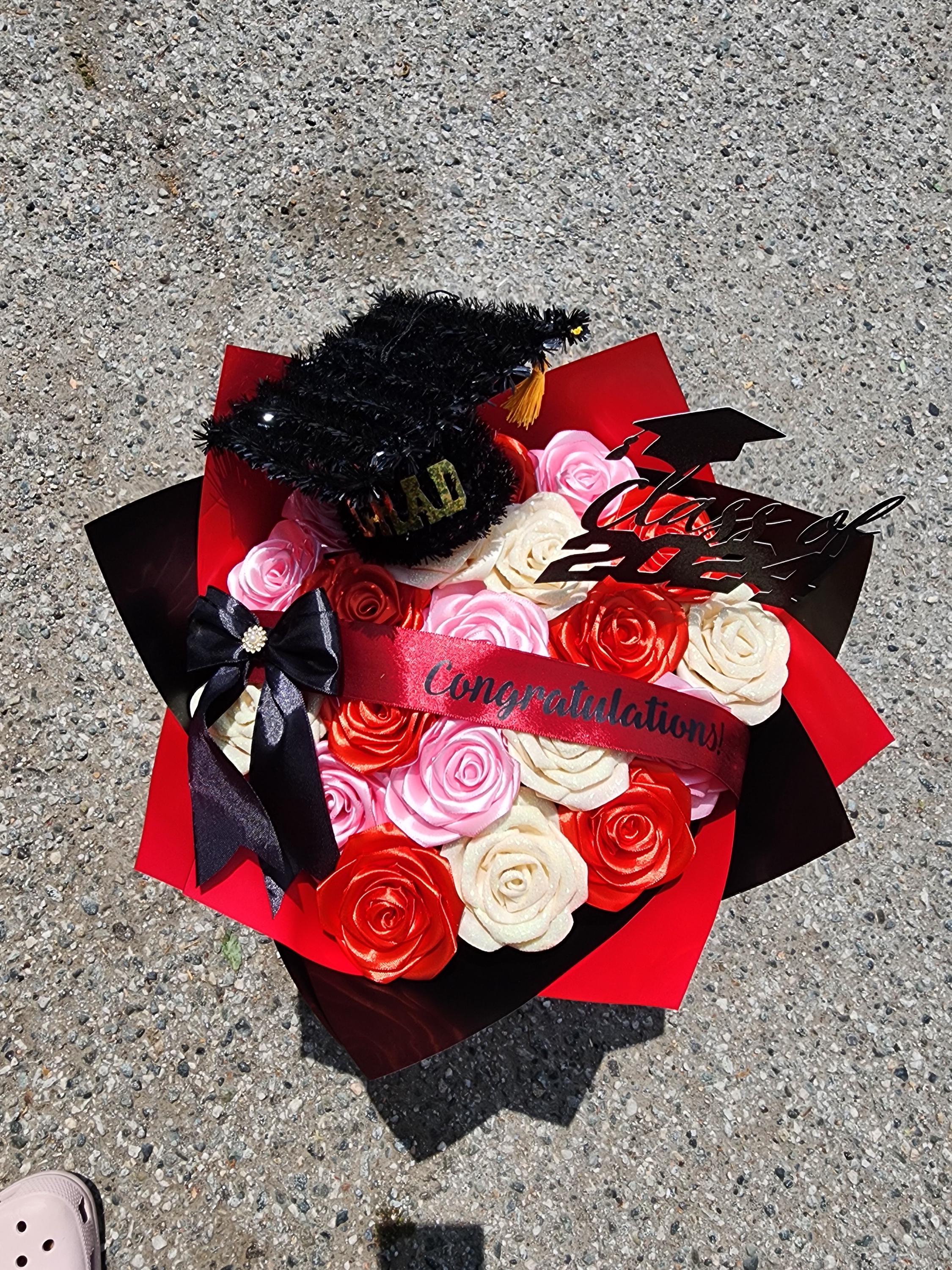 graduation bouquet of handmade eternal roses, rosas eternas, forever roses, birthday flowers