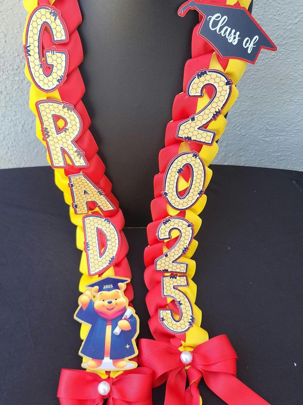 Pooh Bear Graduation Ribbon Lei: Custom Class of 2026 Gift