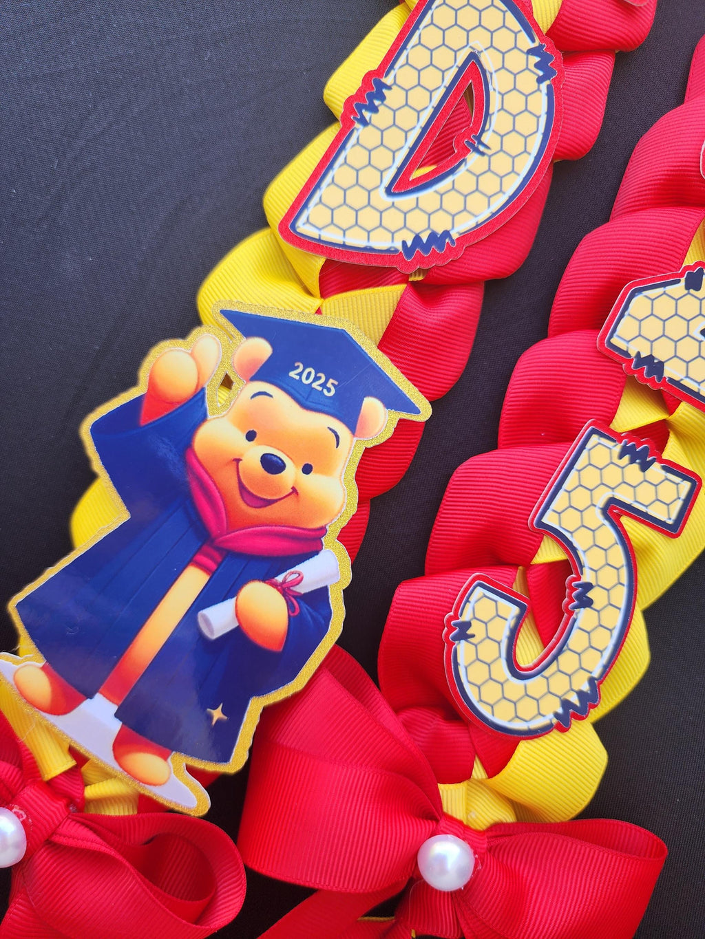 Pooh Bear Graduation Ribbon Lei: Custom Class of 2026 Gift