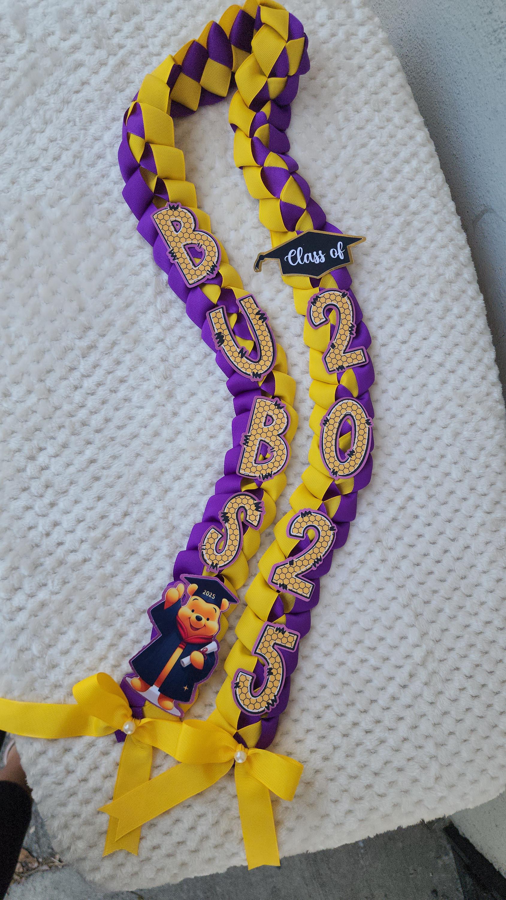 Pooh Bear Graduation Ribbon Lei: Custom Class of 2026 Gift