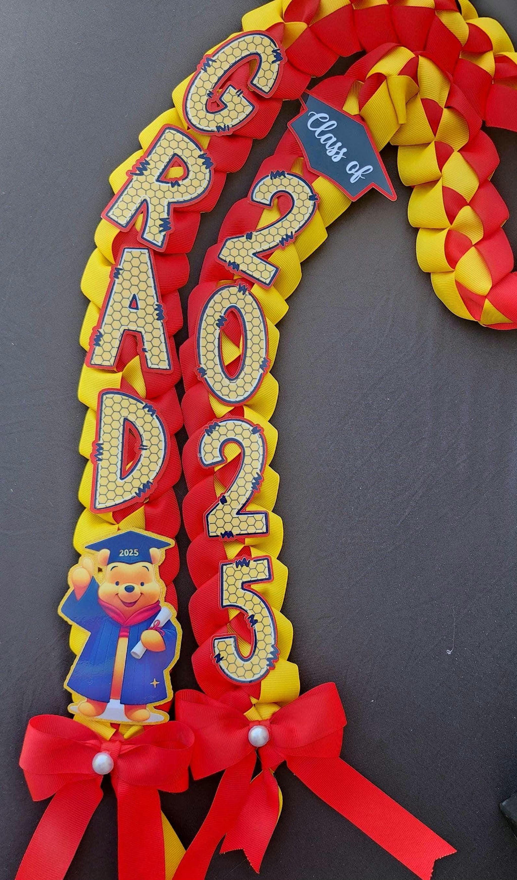 Pooh Bear Graduation Ribbon Lei: Custom Class of 2026 Gift